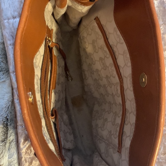 Michael Kors Tote! - Picture 5 of 8